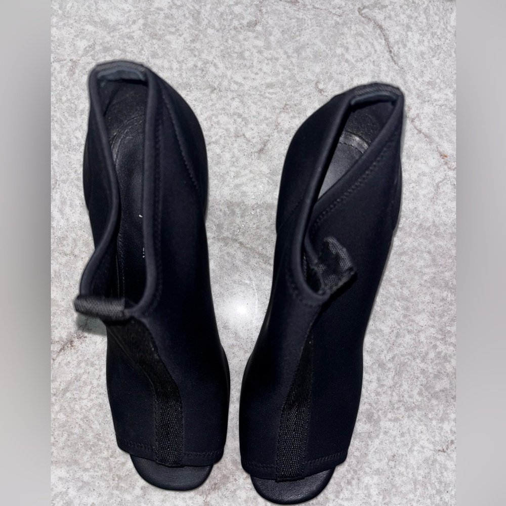Donald J. Pliner Black  Leather Shoes